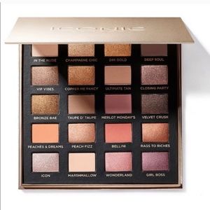 ⚠️Sold off poshmark ⚠️Iconic London Day to slay